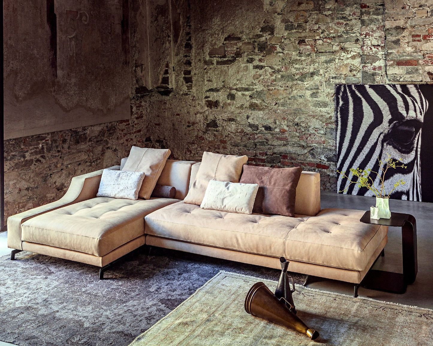 310 Identity End Element w/ Chaise
