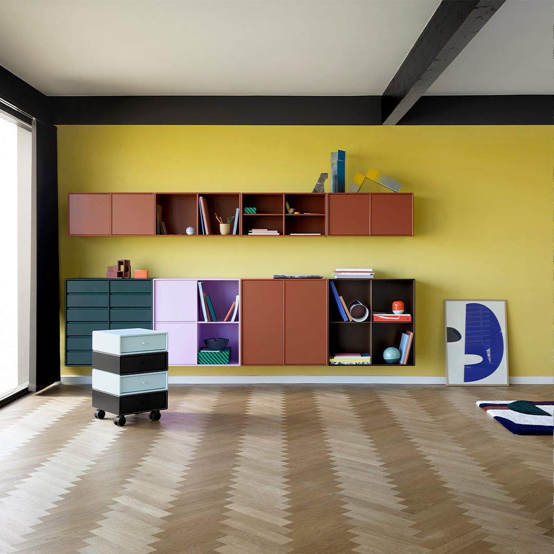 Cabinet 1118 - 2 Lacquered Doors, Plinth Base