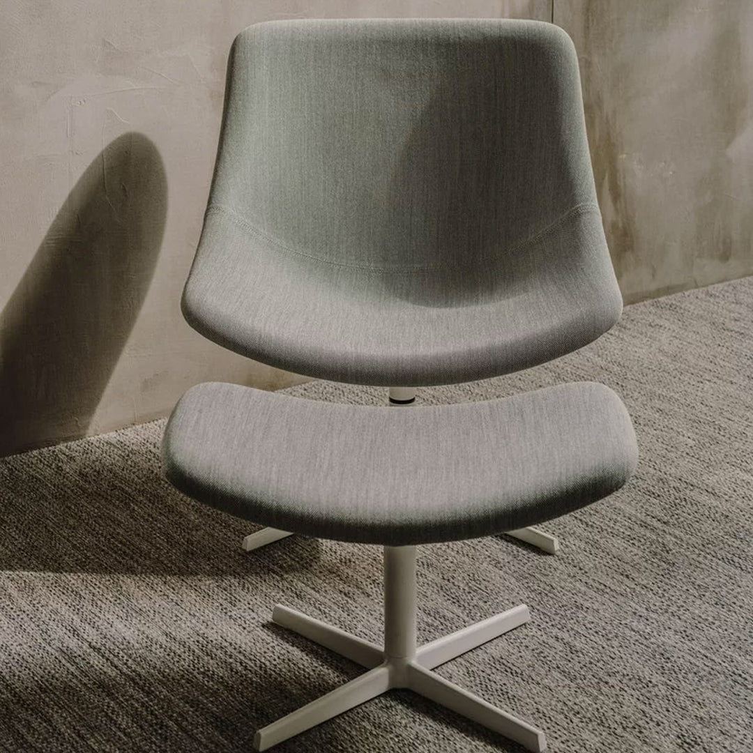 Auki Lounge Chair w/ Headrest - 4-Star Base